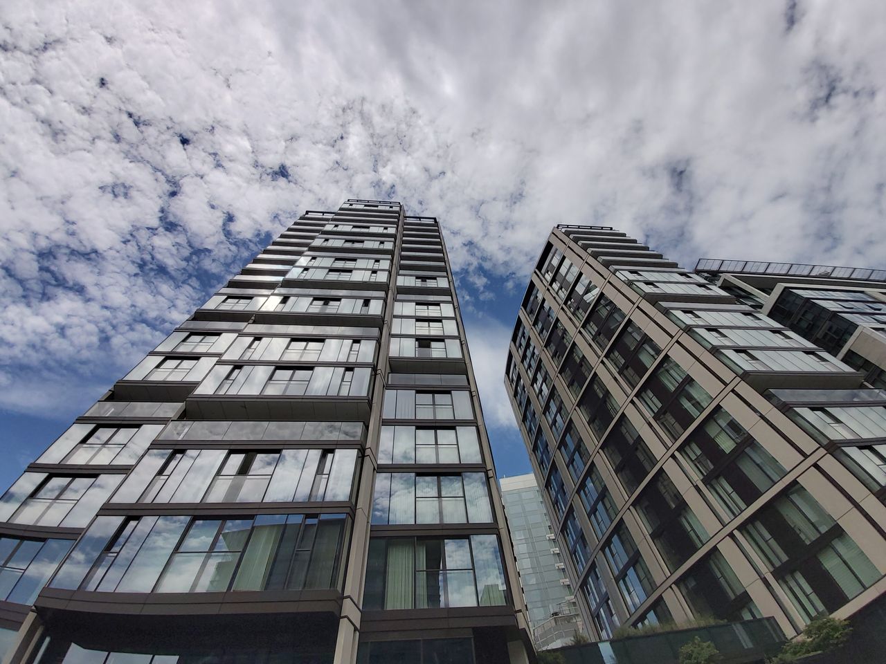 Ultra-wide shots look great, and the sky looks sufficiently blue too.