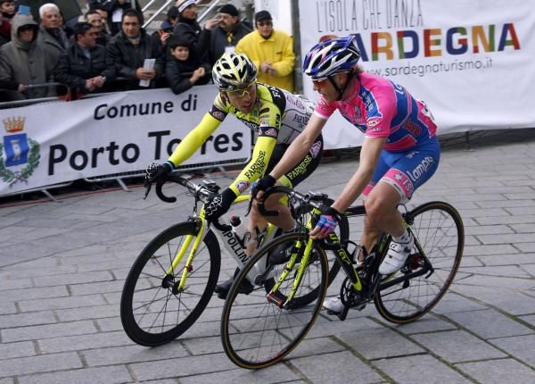 Favilli and Cunego exchange their thoughts on the sprint