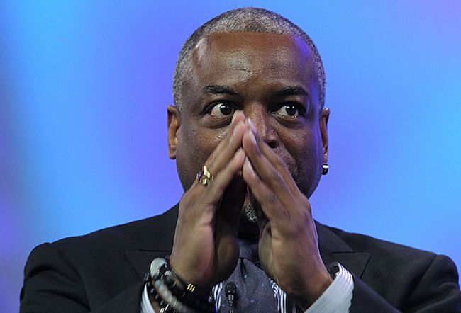 Peek-a-Levar.jpg