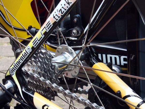Andre Greipel (Columbia-HTC) apparently feels the need for more stiffness in the rear wheel judging by the tied-and-soldered non-driveside spokes.