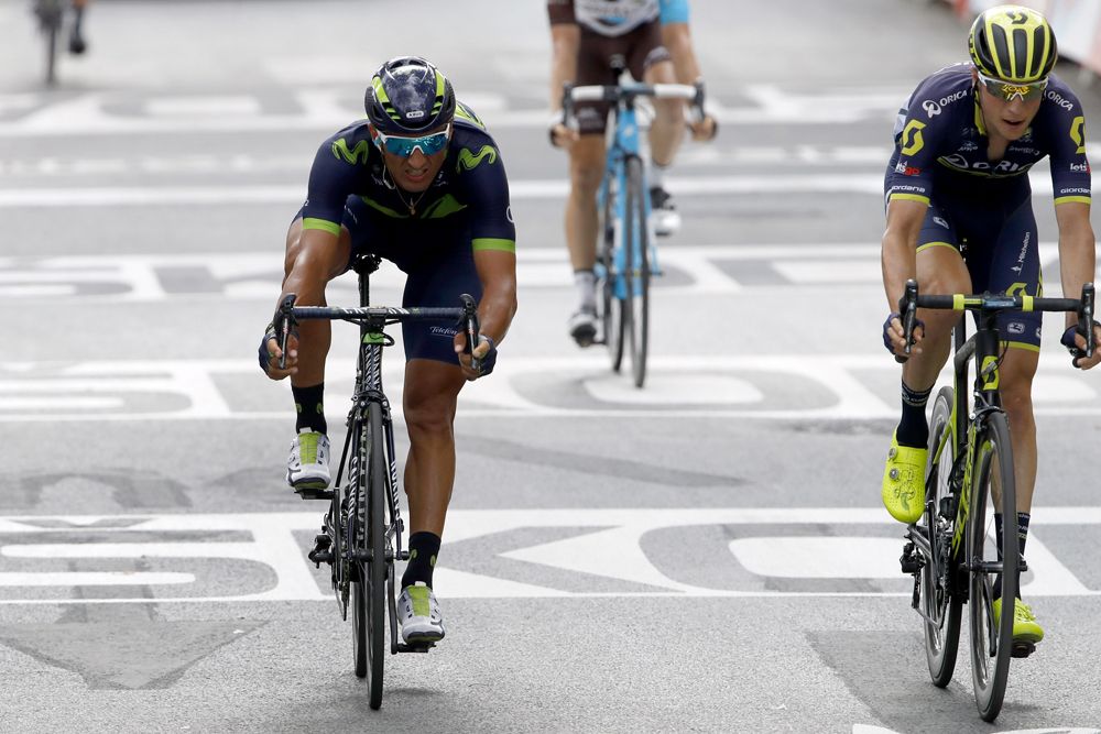 The sprint for the minor places on stage 19