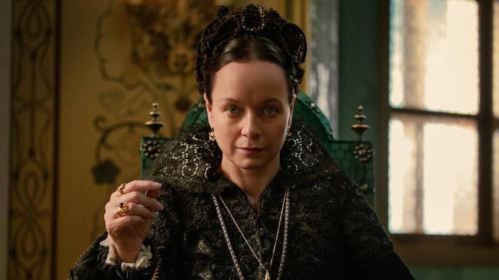 Samantha Morton as Catherine de&#039; Medici in The Serpent Queen.