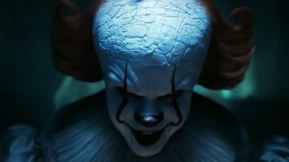 Close up of Bill Skarsg&aring;rd as Pennywise in IT: Welcome to Derry