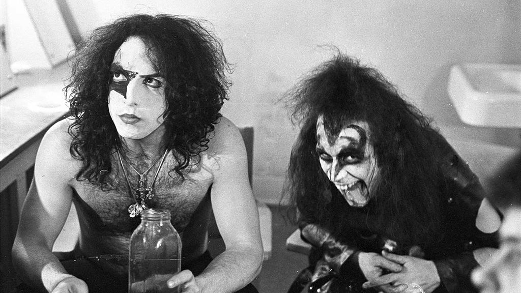 Strutter by Kiss the meaning of the song Louder