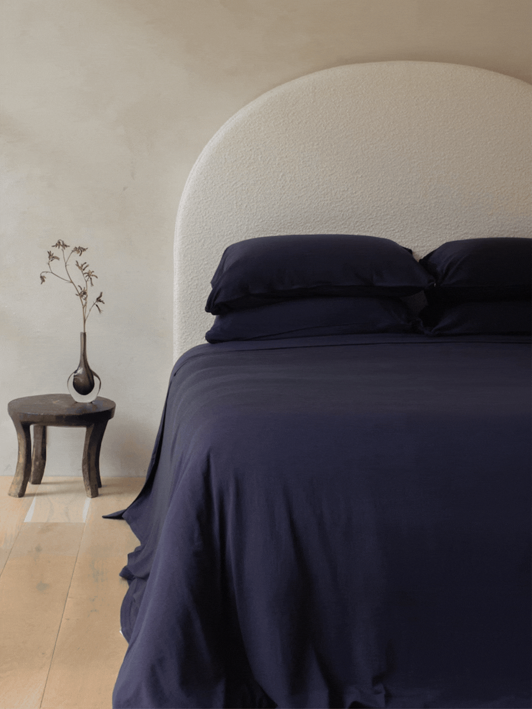 A GIF of dark navy merino jersey fitted bedding from SHLEEP