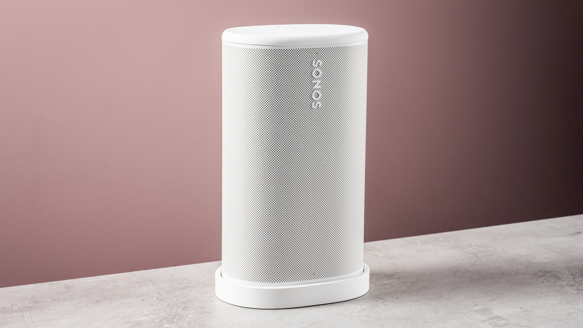 The Sonos Play speaker at a gentle angle, on its charging cradle
