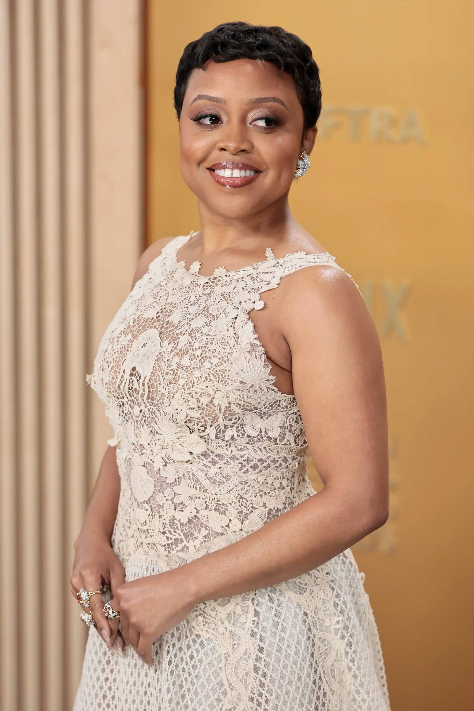 Image of Quinta Brunson wearing a ‘20s-inspired short, pixie hairstyle at the 2025 SAG Awards.