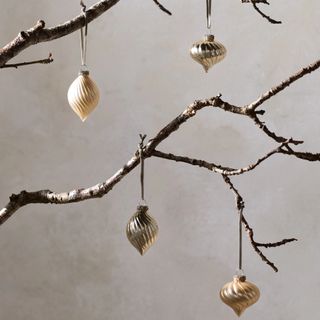 The White Company Ribbed Baubles