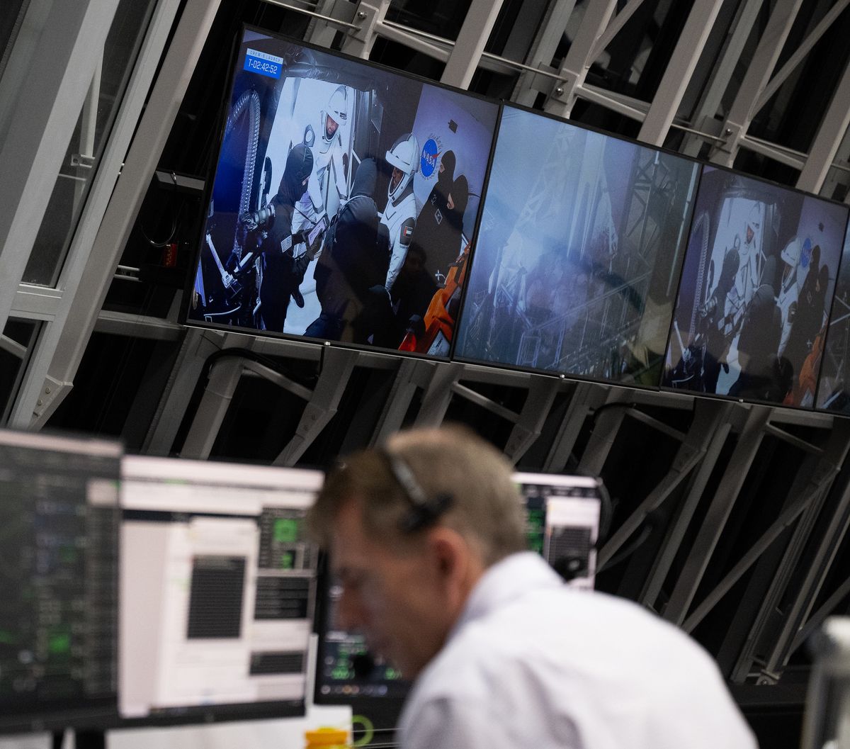 Video screens in a NASA launch facility show the Crew-6 astronauts getting into their Crew Dragon atop a SpaceX Falcon 9 rocket during a launch rehearsal on Feb. 24, 2023.