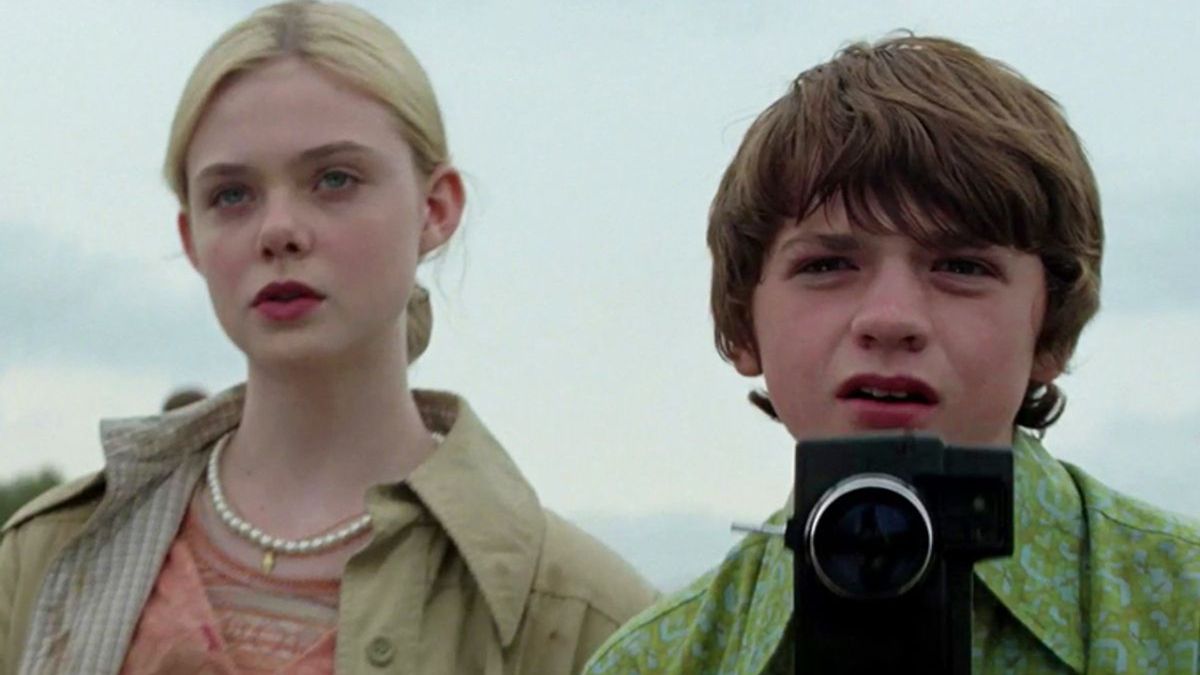 Elle Fanning and Joel Courtney in Super 8