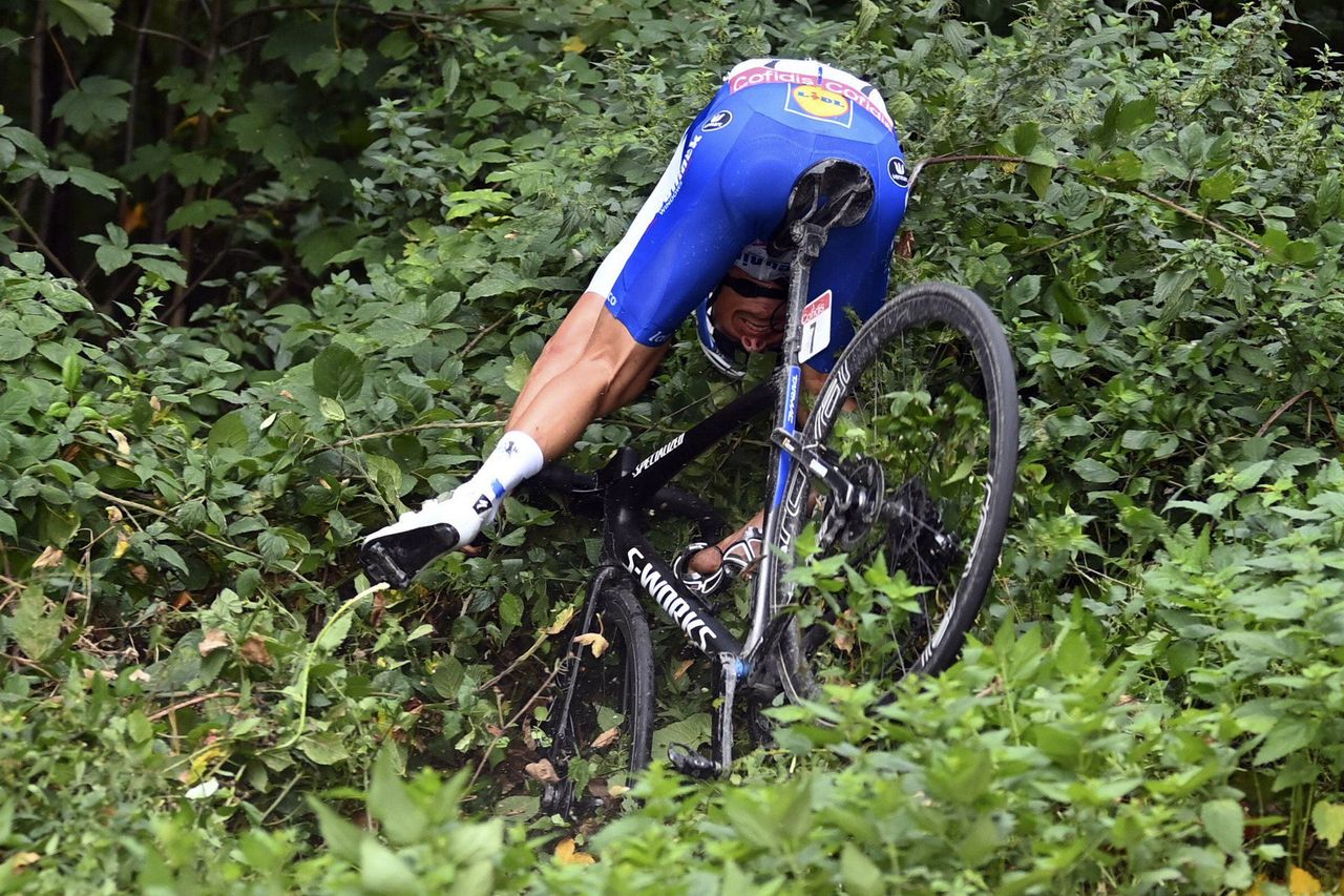 La Fleche Wallonne 2020 - 84th Edition - Herve - Mur de Huy 202 km - 30/09/2020 - Crash - Mauri Vansevenant (BEL - Deceuninck - Quick Step) - photo Vincent Kalut/PN/BettiniPhoto&Acirc;&copy;2020
