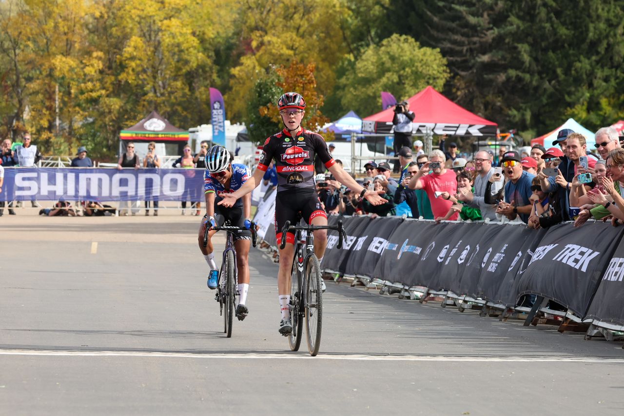 Fem van Empel (Pauwels Sauzen Bingoal) wins the World Cup in Waterloo