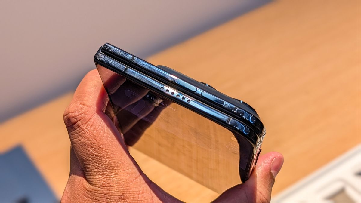Apple iPhone Duo hands-on testing at Android Central