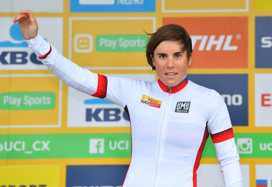 Sanne Cant in the white jersey of overall World Cup leader