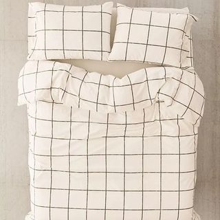 Grid pattern white and black bedding