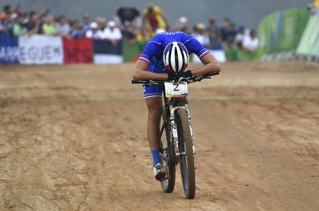 A dissapointed Julien Absalon (France) crosses the line