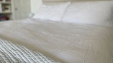 Soak & Sleep Linen Bedding with throw