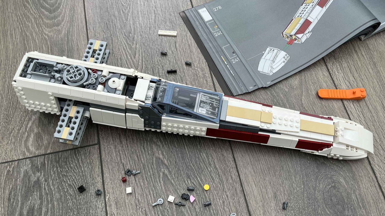 Building the Lego Star Wars UCS X-Wing Starfighter (75355)