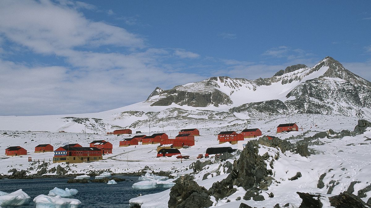 A photo of the Esperanza base in Antarctica