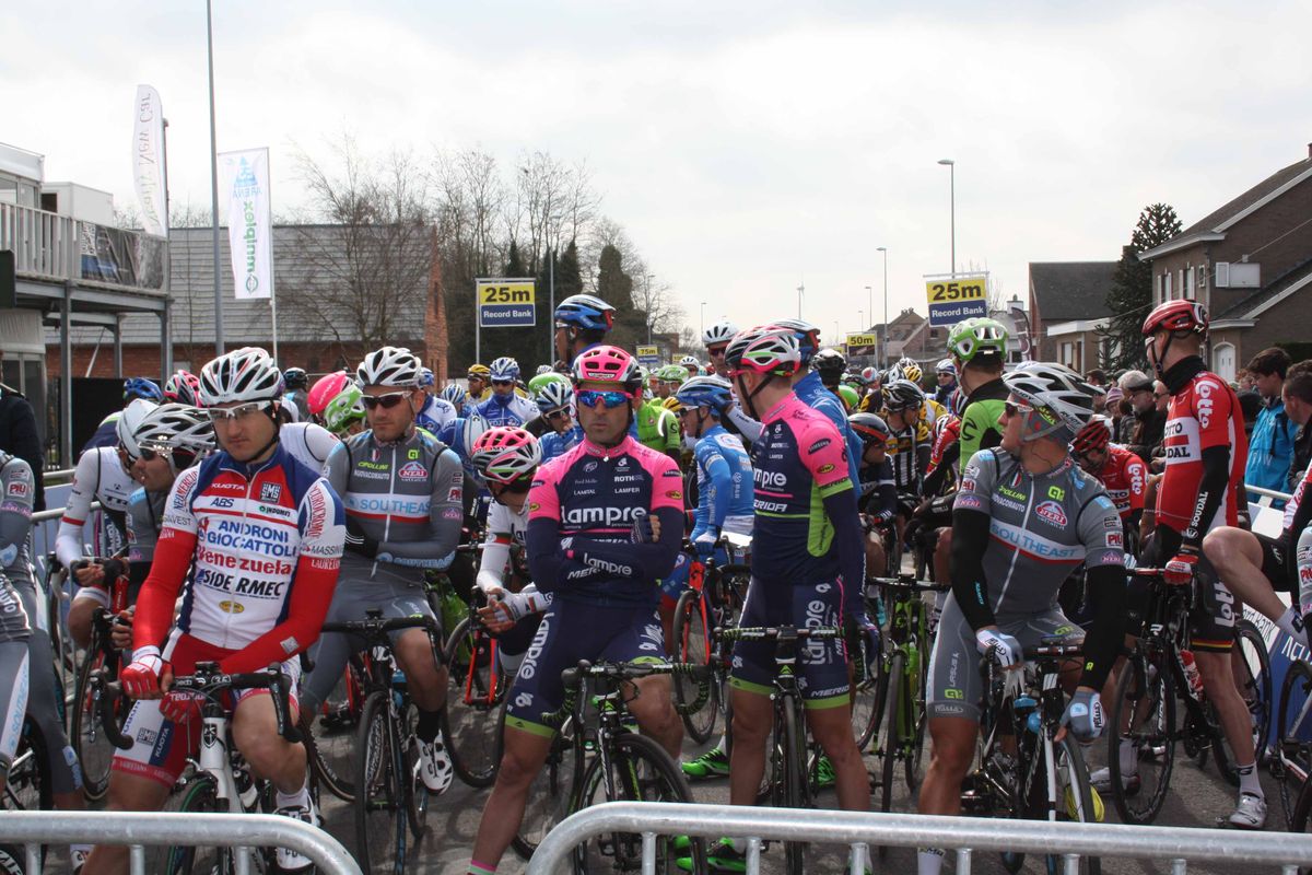 The peloton lines up for E3 Harelbeke.