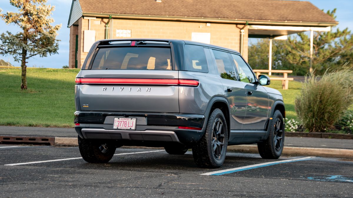 2027 Rivan R2 review.
