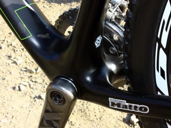 Bottom bracket bearings now press directly into the extra-wide carbon shell.
