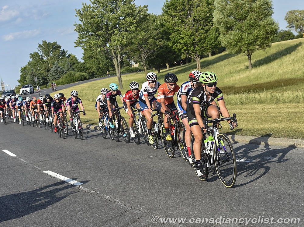 Leah Kirchmann (Team Liv-Pantur) tries to spark the chase