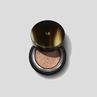 Victoria Beckham Beauty Lid Lustre in shade Honey on a grey background