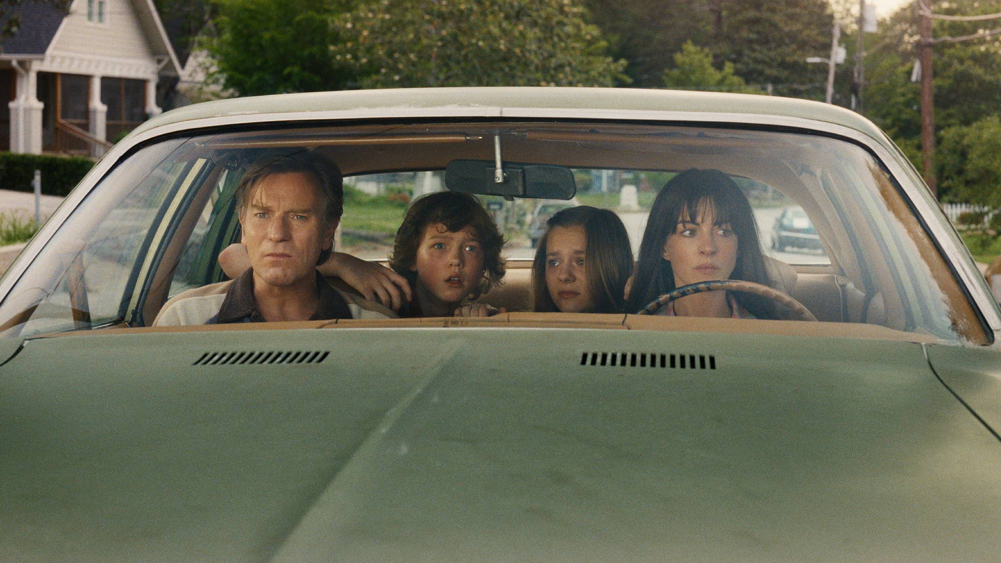 EWAN McGREGOR as Greg Platt, CHRISTIAN CONVERY as Brian Platt, MAISY STELLA as Audrey Platt and ANNE HATAHAWAY as Denise Platt in &amp;ldquo;The End of Oak Street&amp;rdquo; movie