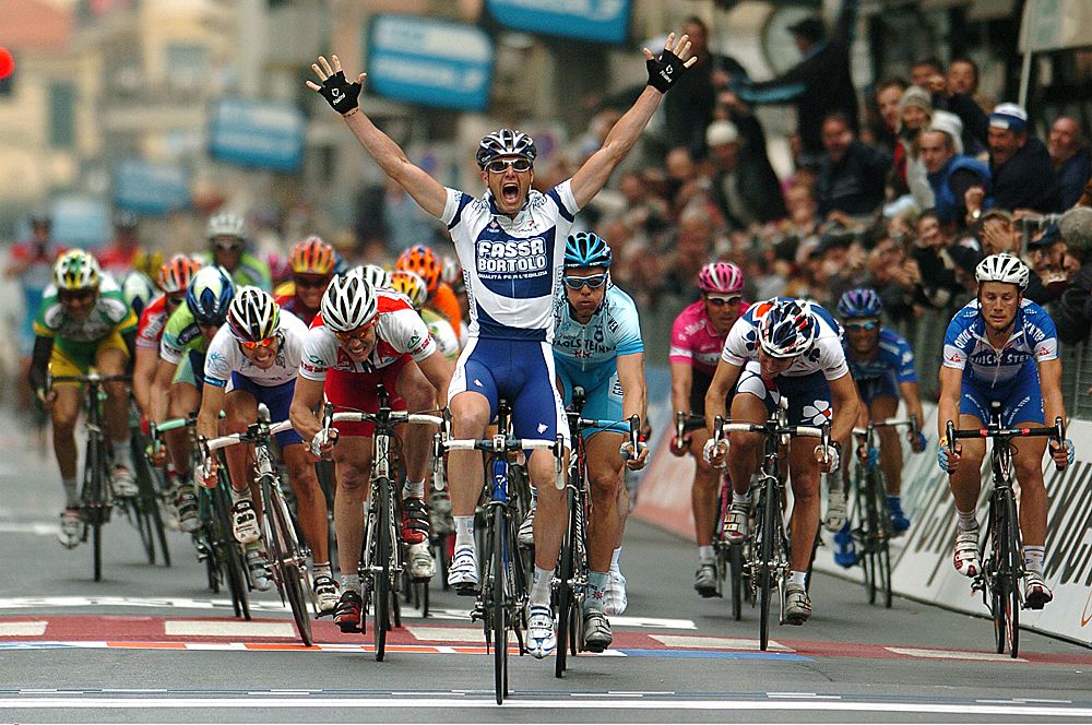 Alessandro Petacchi wins the 2005 Milan-San Remo