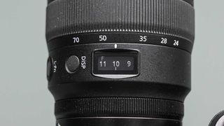 Distance gauge on Nikon Z-mount lens