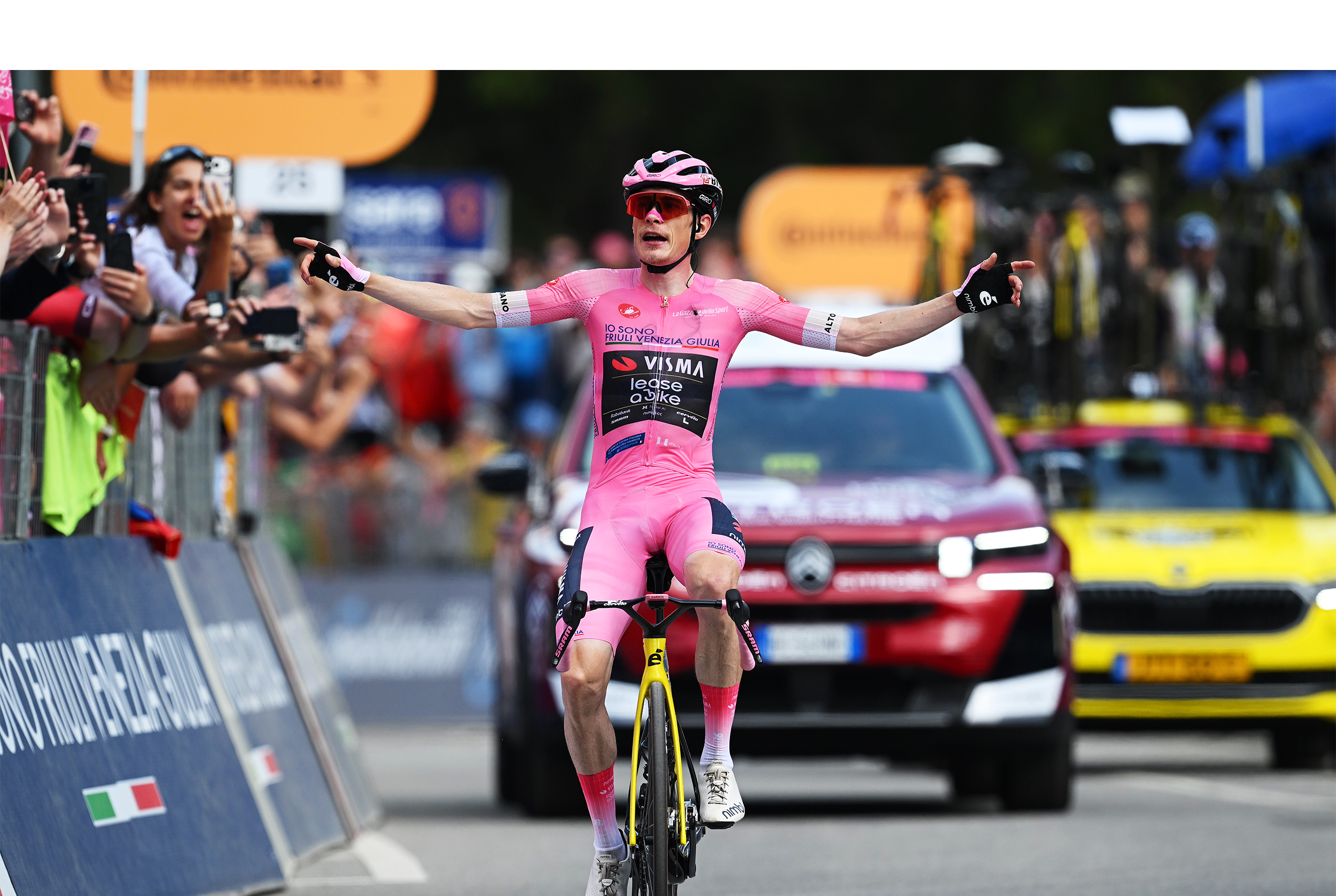 Jonas Vingegaard celebrates in pink