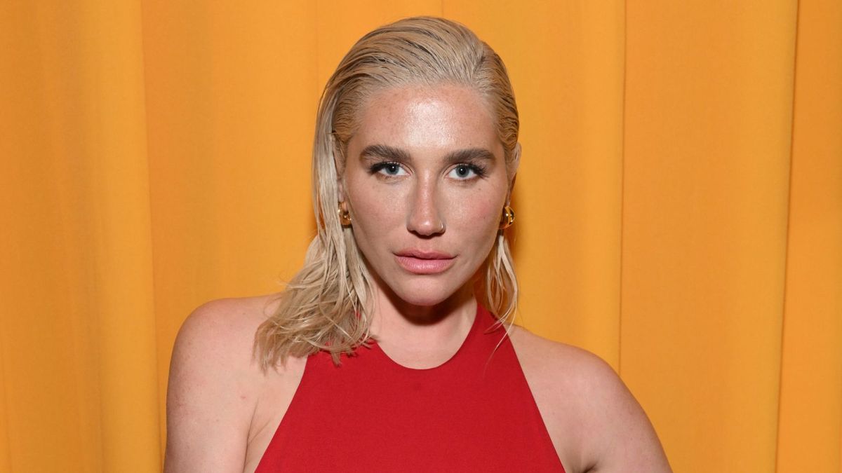 Kesha’s 'clean and minimal' bathroom color is expansive | Homes & Gardens