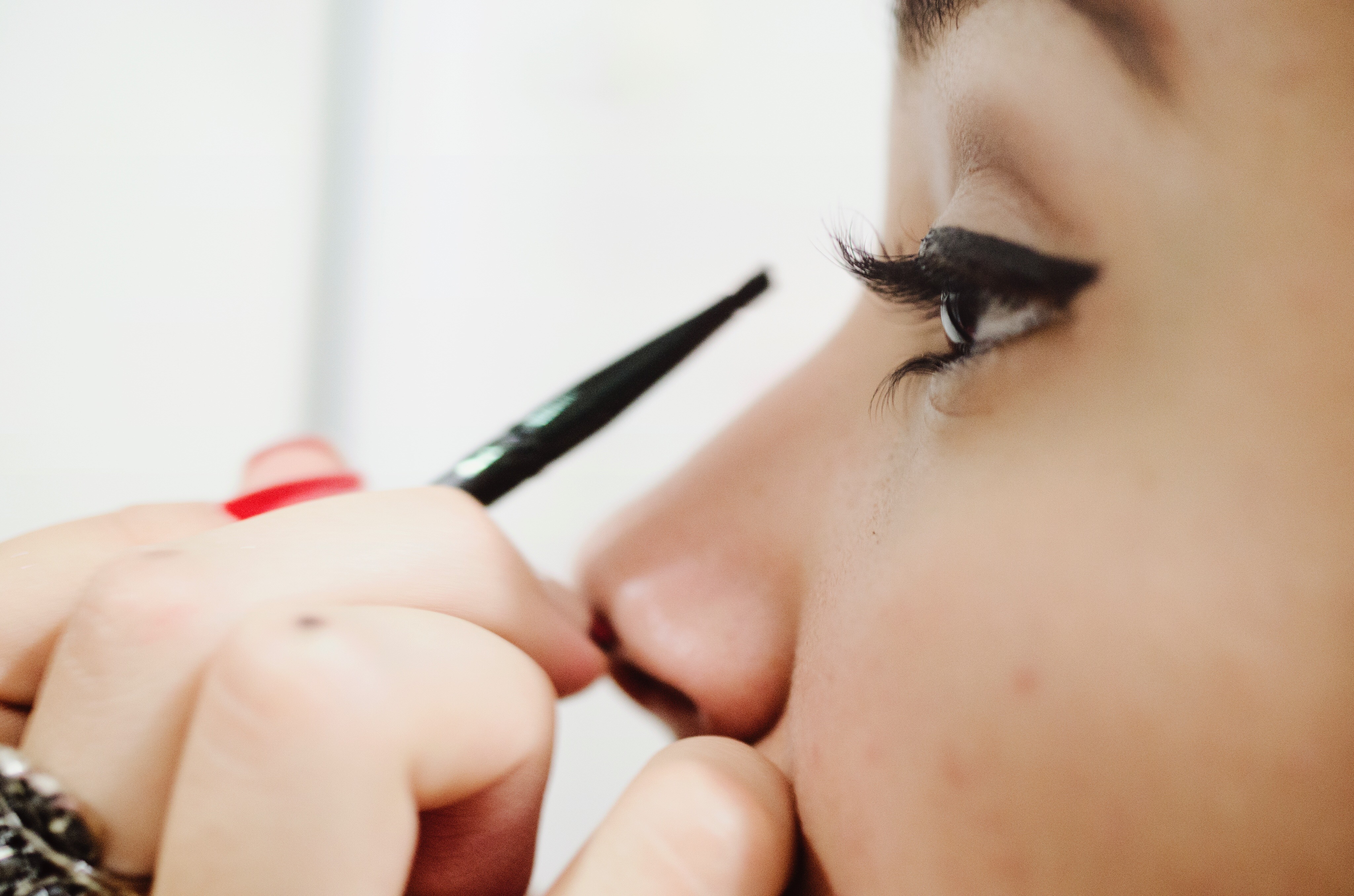 12 Eyeliner Hacks You Need To Know