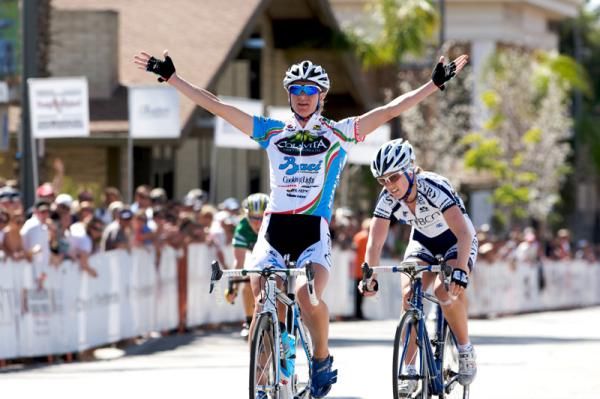 Theresa Cliff-Ryan (Colavit/BAC/Cooking Light) was the quickest from the lead group of eight women.