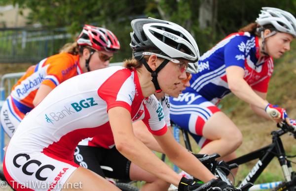 The U-23 women's riders hit the dirt.