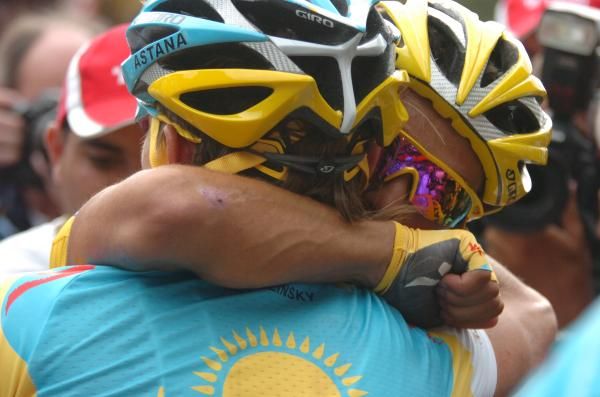 Alberto Contador (Astana) hugs Maxim Iglinsky at the finish