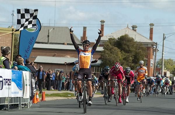Myron Simpson (Rabodirect New Zealand) takes out stage three in Numurkah.