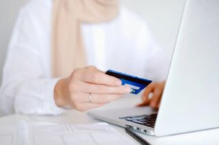 Pexels | Anna Shvets; Online-Banking-Apps vereinfachen den Gebrauch der Kartenzahlung ungemein und bieten darüber hinaus einige weitere, einzigartige Vorteile