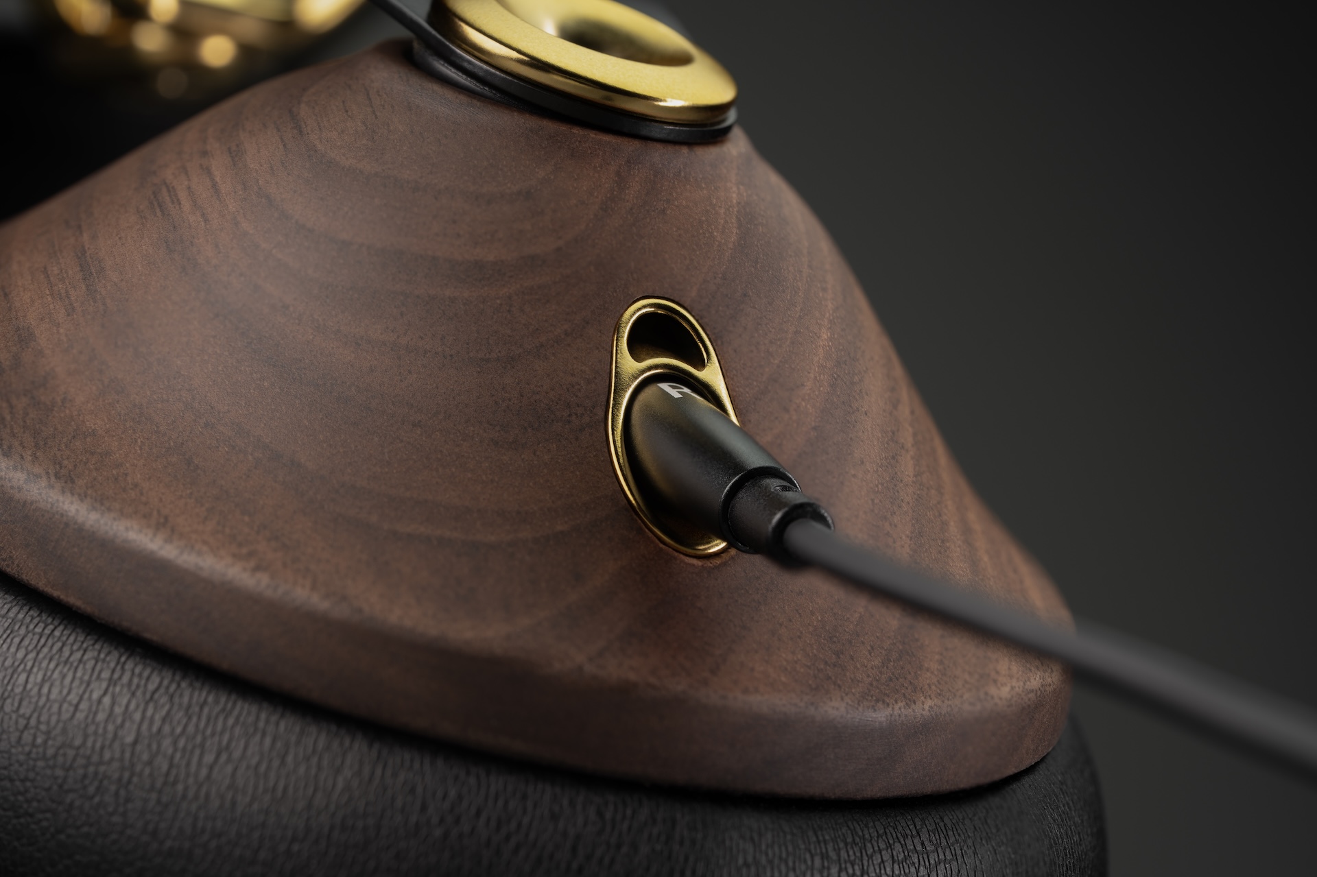 Meze Audio 99 Classics (2nd Generation) from different angles