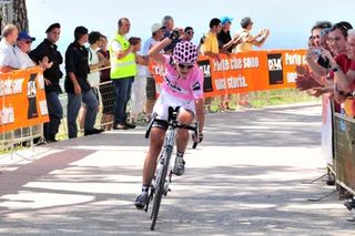 Giro Donne race leader Claudia Häusler (Cervélo TestTeam) wins stage seven.