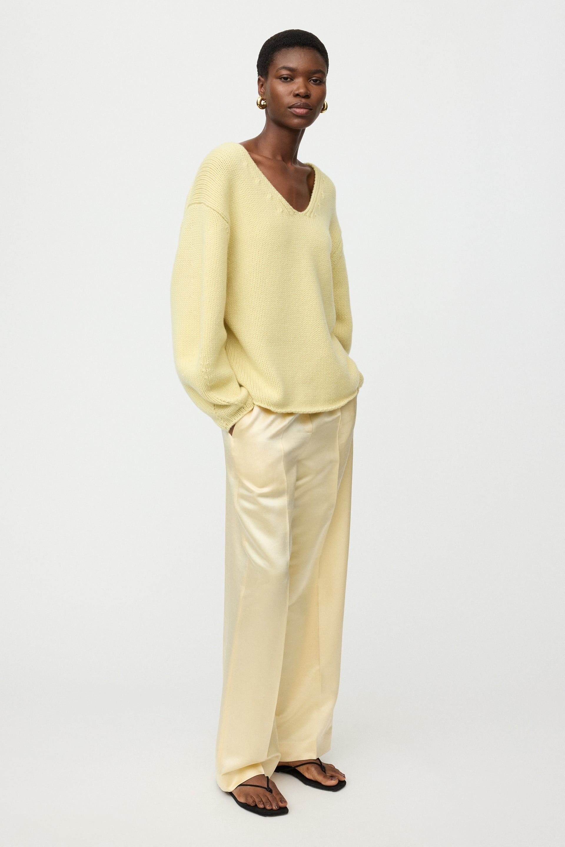 soft goat, Puff-Sleeve V-Neck