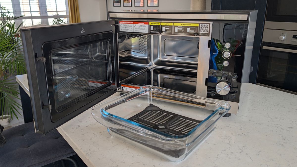 Ninja Crispi Microwave with glass dish