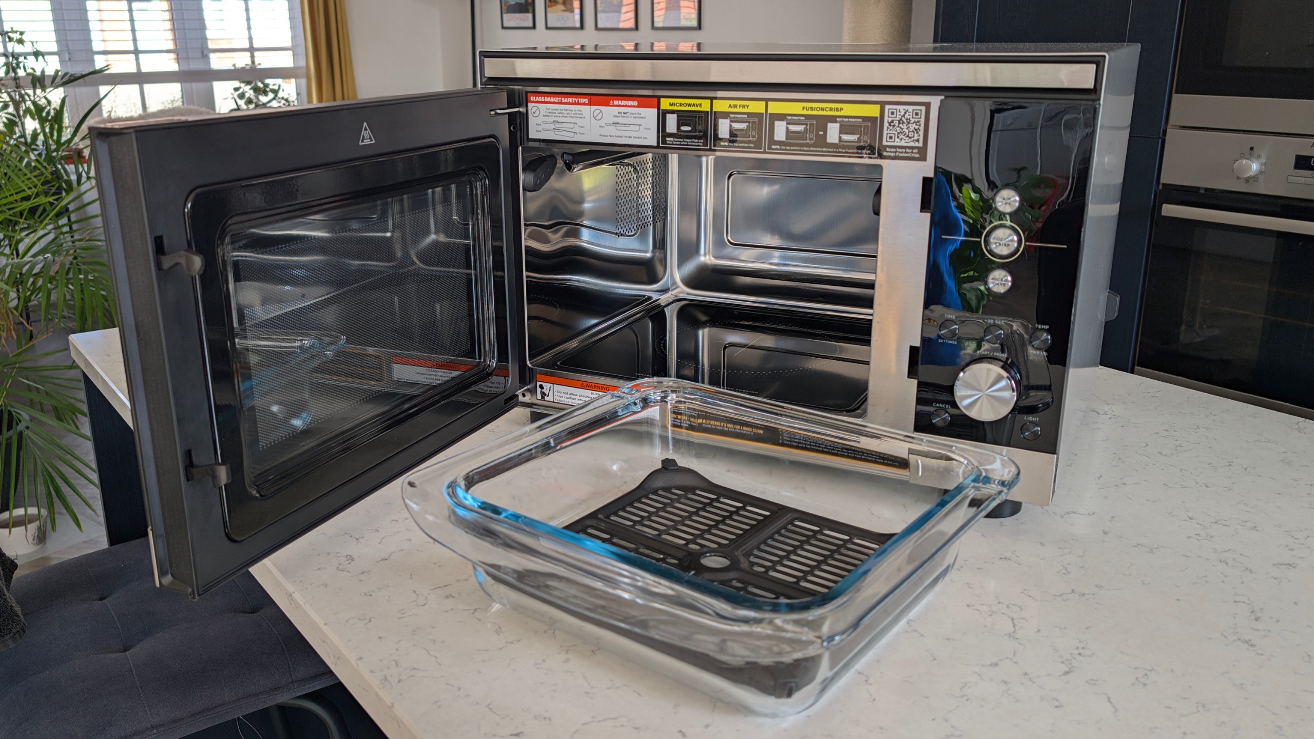 Ninja Crispi Microwave with glass dish