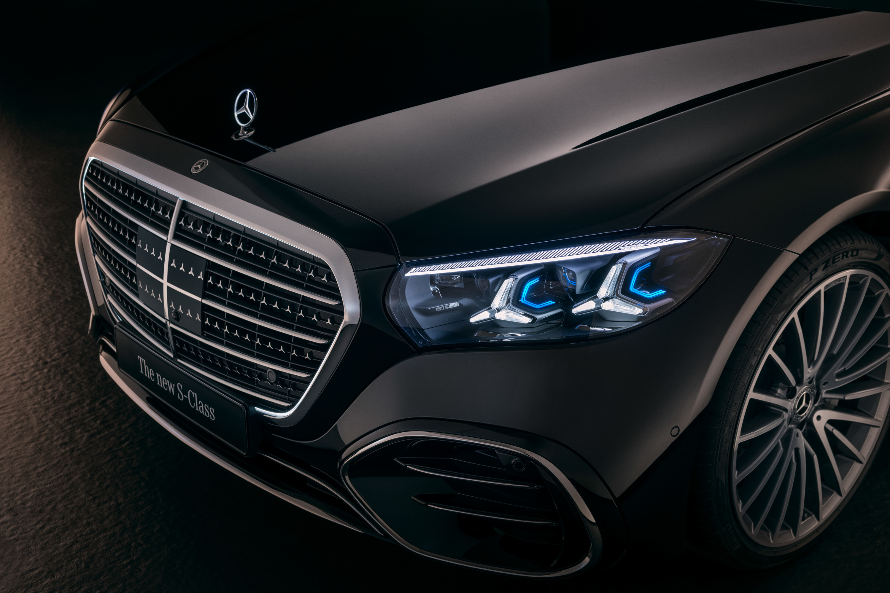 Headlight and grille details, Mercedes-Benz S-Class