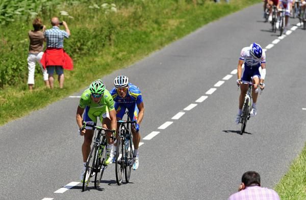 Points classification leader Peter Sagan (Liquigas-Cannondale) and Ukraine champion Andriy Grivko (Astana) on the attack early in stage 10.