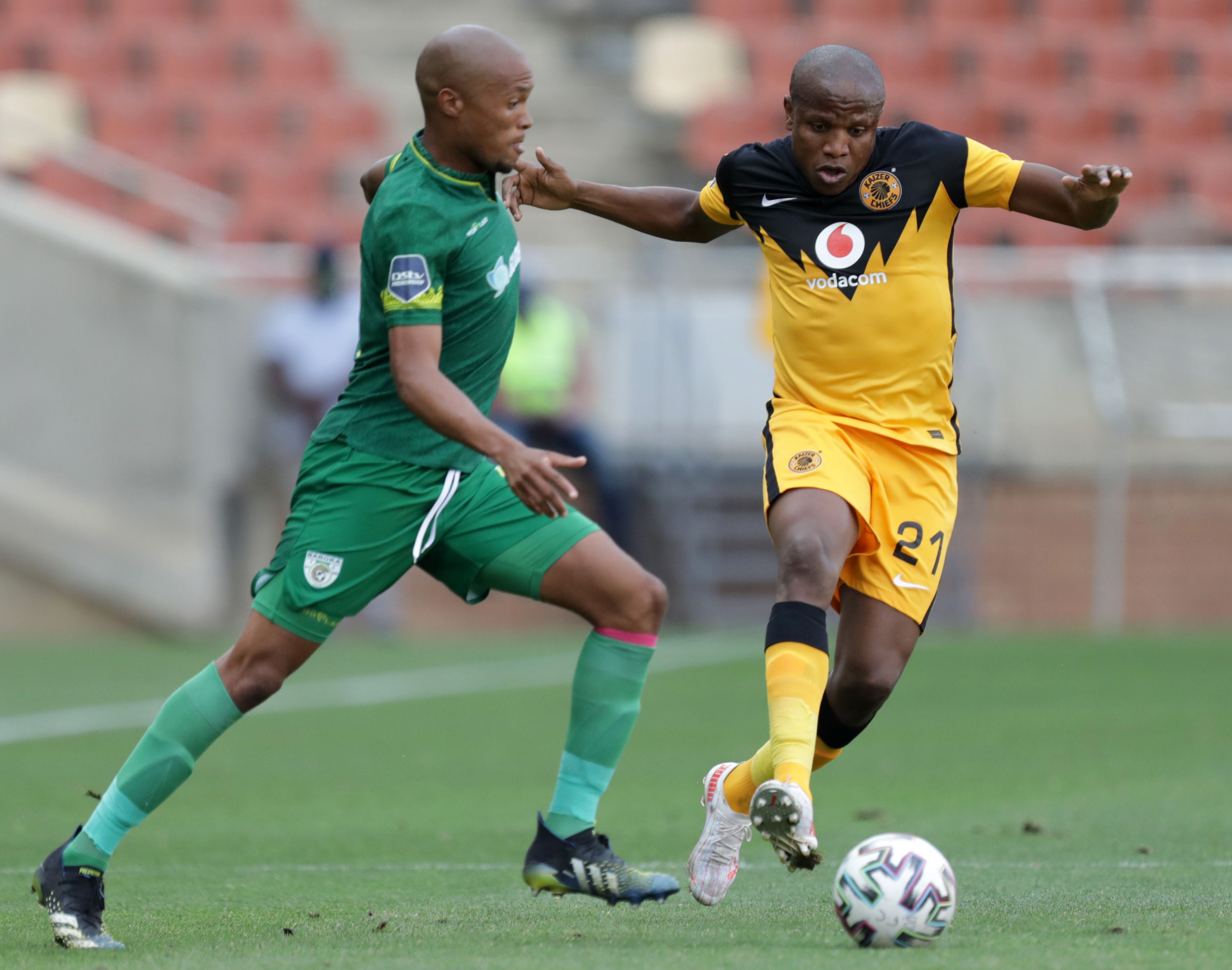 Lebogang Manyama of Kaizer Chiefs challenged by Goodman Mosele of