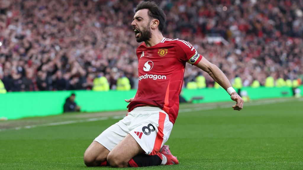 Bruno Fernandes of Manchester United celebrates after scoring their side&#039;s first goal during a Premier League match in March 2025