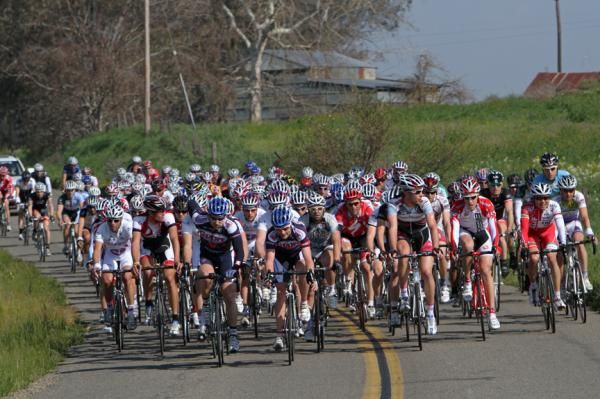 Men&rsquo;s peloton takes a cruise through farmland