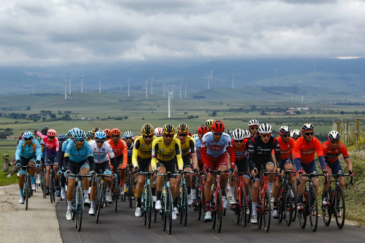A number of teams at the head of the peloton